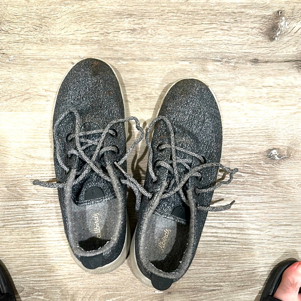 Allbirds will runners dark gray
